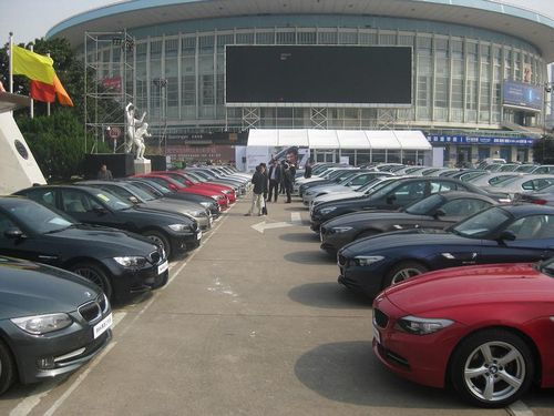上海宝信 参与 bmw尊选二手车 鉴赏日